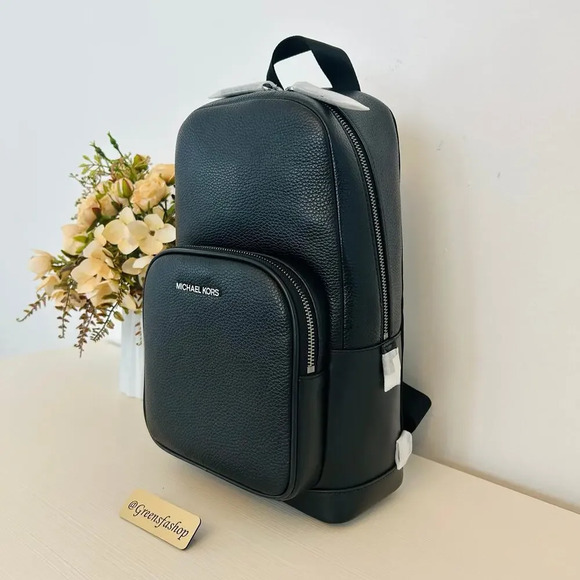 Michael Kors MK Cooper Logo Sling Pack Black - Picture 2 of 8